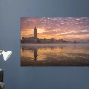 Zonsopkomst in Deventer met mist van Edwin Mooijaart - NL309259M13S75x50 Quantité Limitée